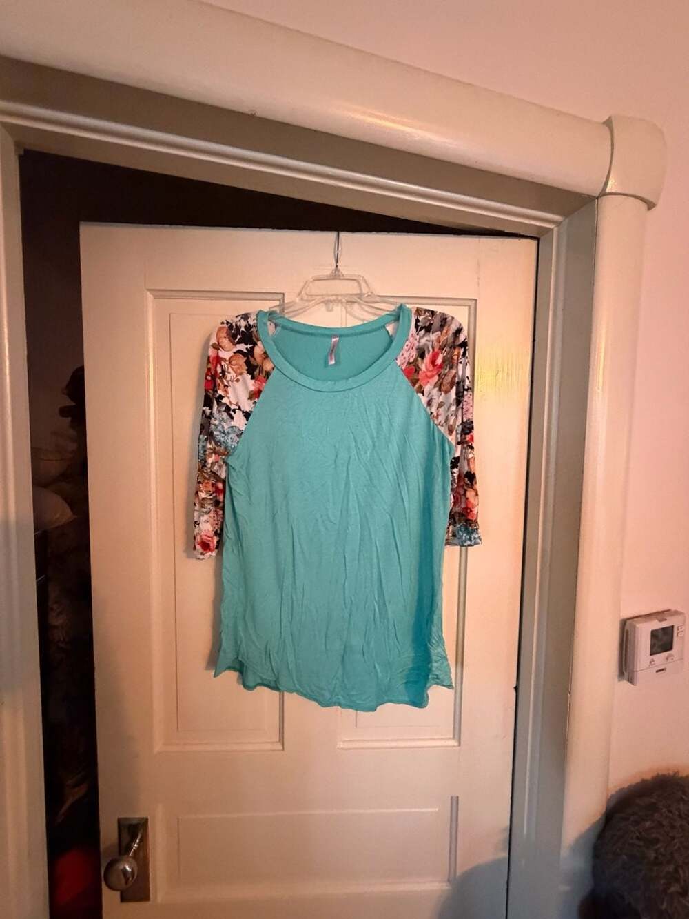Cool Melon Floral Raglan Top Size Small Teal Green Batwing Sleeve